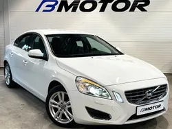 Vit Begagnad 2011 Volvo S60 Momentum Sedan | 104 900 kr (Marknadspris)