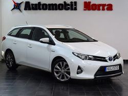Vit Begagnad 2015 Toyota Auris Touring Sports Executive Kombi | 139 900 kr (Marknadspris)