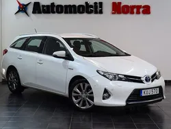 Vit Begagnad 2015 Toyota Auris Touring Sports Executive Kombi | 139 900 kr (Marknadspris)