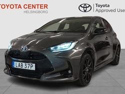 Mörkgrå Begagnad 2023 Toyota Yaris Hybrid Style Halvkombi | 239 900 kr (Marknadspris)