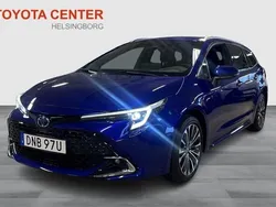 Mörkblå (blå) Begagnad 2024 Toyota Corolla Style Kombi | 379 900 kr (Dyr)