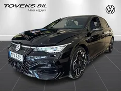Svart (grenadilla black metallic) Ny 2025 VW Golf VIII R-line Edition Kombi | 349 900 kr (Marknadspris)