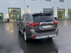 Brun Begagnad 2019 Mitsubishi Outlander P-HEV Comfort Edition SUV | 250 000 kr (Marknadspris)