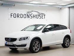Vit Begagnad 2017 Volvo V60 CC Standard Kombi | 209 000 kr (Marknadspris)