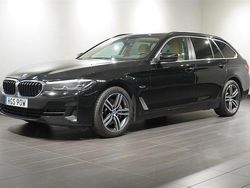 Svart Begagnad 2022 BMW 530e Kombi | 299 500 kr (Marknadspris)