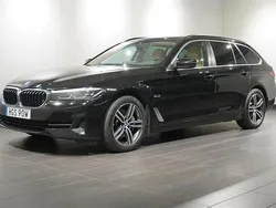 Svart Begagnad 2022 BMW 530e Kombi | 299 500 kr (Marknadspris)