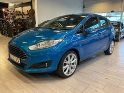 Blå Begagnad 2016 Ford Fiesta Titanium Halvkombi | 78 000 kr (Marknadspris)