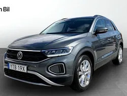 Mörkgrå Begagnad 2022 VW T-Roc Life SUV | 234 900 kr (Marknadspris)
