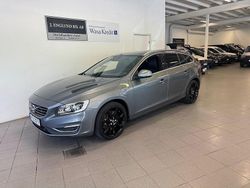 Grå Begagnad 2016 Volvo V60 Summum Kombi | 219 900 kr (Dyr)