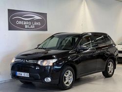 Svart Begagnad 2014 Mitsubishi Outlander SUV | 104 900 kr (Marknadspris)