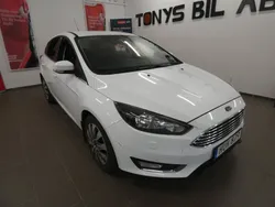 Vit Begagnad 2016 Ford Focus Titanium Halvkombi | 79 900 kr (Marknadspris)
