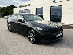 Svart Begagnad 2025 BMW 530e Performance Kombi | 679 000 kr (Superpris)