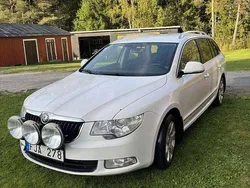 Vit Begagnad 2013 Skoda Superb Elegance Kombi | 50 000 kr (Bra pris)