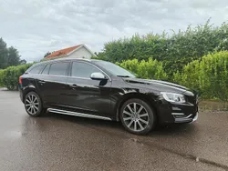 Svart Begagnad 2015 Volvo V60 Summum Kombi | 192 000 kr (Dyr)