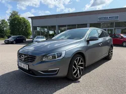 Grå (grå metallic) Begagnad 2018 Volvo V60 Momentum Kombi | 154 900 kr (Bra pris)