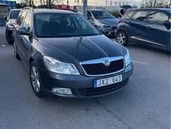 Grå Begagnad 2011 Skoda Octavia Elegance Kombi | 49 000 kr (Marknadspris)