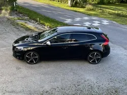 Svart Begagnad 2013 Volvo V40 R-Design Kombi | 150 000 kr (Bra pris)