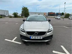 Brun Begagnad 2018 Volvo V40 CC Kinetic Kombi | 169 000 kr (Bra pris)