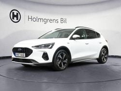 Vit Begagnad 2022 Ford Focus Active Halvkombi | 209 900 kr (Marknadspris)
