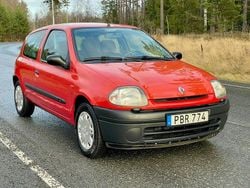 Begagnad 2000 Renault Clio II Halvkombi | 17 000 kr (Marknadspris)