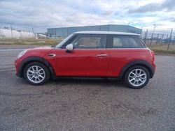 Röd Begagnad 2016 Mini Cooper Pepper Halvkombi | 129 900 kr (Marknadspris)