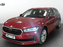 Röd (carmine red metallic) Begagnad 2024 Skoda Superb Selection Kombi | 389 900 kr (Marknadspris)