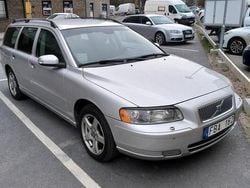 Grå Begagnad 2007 Volvo V70 Momentum Kombi | 35 000 kr (Marknadspris)