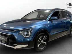 Blå (blue) Begagnad 2024 Kia Niro Advance SUV | 369 900 kr (Marknadspris)
