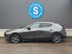 Grå (gråmetallic) Begagnad 2022 Mazda 3 Cosmo Halvkombi | 289 000 kr (Lite dyr)