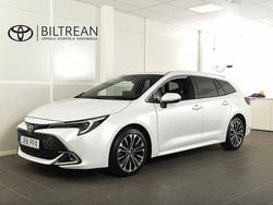 Vit Begagnad 2023 Toyota Corolla Style Kombi | 299 900 kr (Marknadspris)