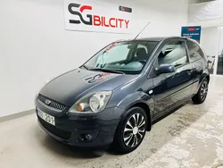 Grå Begagnad 2008 Ford Fiesta Halvkombi | 19 900 kr (Marknadspris)