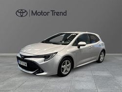 Silver Begagnad 2021 Toyota Corolla Hybrid Style Halvkombi | 229 900 kr (Marknadspris)