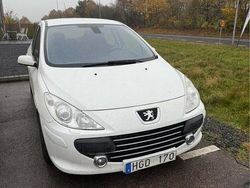 Vit Begagnad 2007 Peugeot 307 Halvkombi | 24 990 kr (Marknadspris)