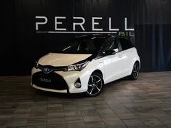 Vit Begagnad 2016 Toyota Yaris Hybrid Active Halvkombi | 149 900 kr (Marknadspris)