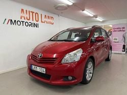 Mörkröd (röd) Begagnad 2011 Toyota Verso Minibuss | 64 900 kr