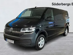 Svart (deep black pärleffekt) Begagnad 2023 VW T6.1 Van | 399 500 kr