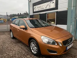 Brun Begagnad 2010 Volvo V60 Momentum Kombi | 84 900 kr (Marknadspris)