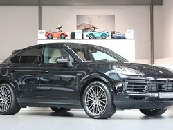 Svart Begagnad 2022 Porsche Cayenne SUV | 749 000 kr (Marknadspris)