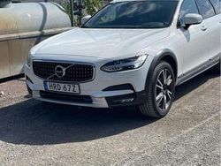 Vit Begagnad 2020 Volvo V90 CC Momentum Kombi | 235 000 kr (Marknadspris)