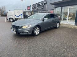 Grå Begagnad 2015 Volvo V60 Summum Kombi | 119 900 kr (Marknadspris)
