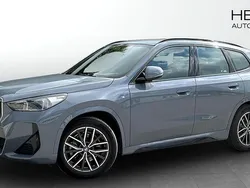 Mörkgrå (grey) Begagnad 2022 BMW iX1 M Sport SUV | 498 700 kr (Marknadspris)