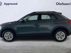 Mörkblå Begagnad 2022 VW T-Roc Life SUV | 269 000 kr (Marknadspris)