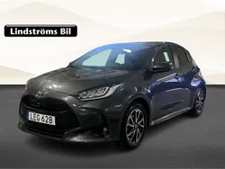 Mörkgrå Begagnad 2022 Toyota Yaris Hybrid Active Halvkombi | 229 900 kr (Marknadspris)