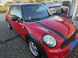 Röd Begagnad 2014 Mini Cooper D Halvkombi | 73 000 kr (Marknadspris)