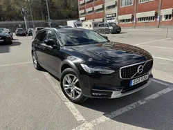 Svart Begagnad 2018 Volvo V90 CC Momentum Kombi | 285 000 kr (Marknadspris)