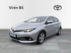 Silver Begagnad 2017 Toyota Auris Hybrid Edition Halvkombi | 185 000 kr (Marknadspris)