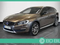 Brun Begagnad 2016 Volvo V60 CC Summum Kombi | 189 900 kr (Marknadspris)