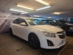 Vit Begagnad 2013 Chevrolet Cruze Halvkombi | 39 900 kr (Marknadspris)