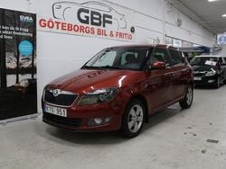 Röd Begagnad 2013 Skoda Fabia Ambiente Halvkombi | 64 900 kr (Marknadspris)