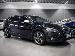 Svart Begagnad 2015 Volvo V40 R-Design Halvkombi | 159 900 kr (Marknadspris)